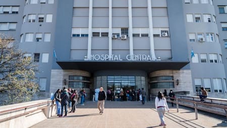 Hospital Central: Mendoza va a empezar a cobrarle a los extranjeros. Foto: Facebook/Via Noticias Mendoza.