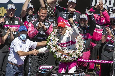 Helio Castroneves, 500 Millas de Indianápolis 2021, festejo final, Foto Reuters
