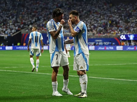 Rodrigo De Paul y Lionel Messi; Selección Argentina vs. Canadá; Copa América 2024. Foto: Reuters.