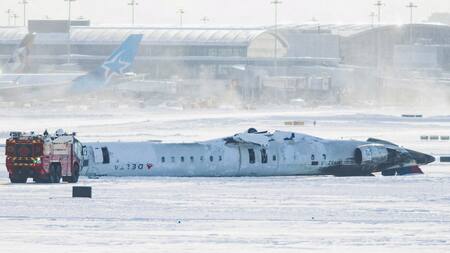El avión que se estrelló en el aeropuerto de Pearson, en Canadá. Foto: Reuters/Cole Burston.
