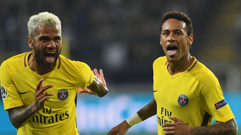 Dani Alves y Neymar en su estadía en el PSG. Foto: NA