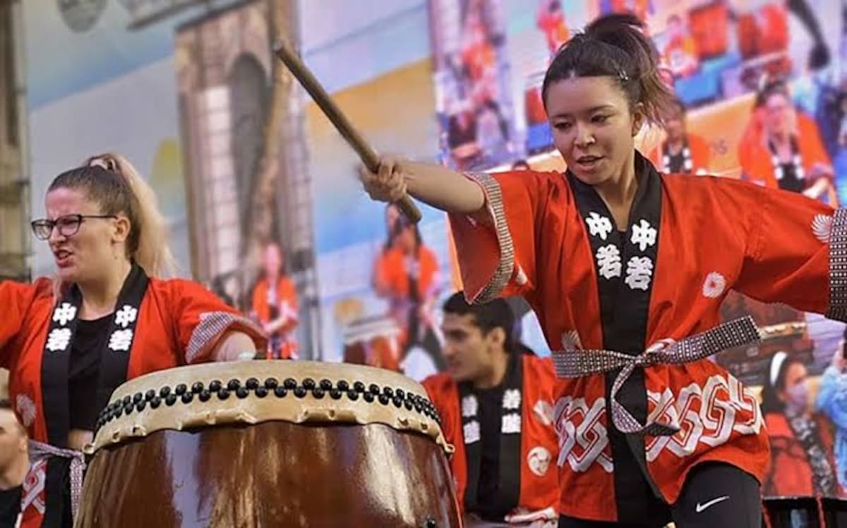 Espectáculos artísticos en la Feria Japonesa de Escobar.
