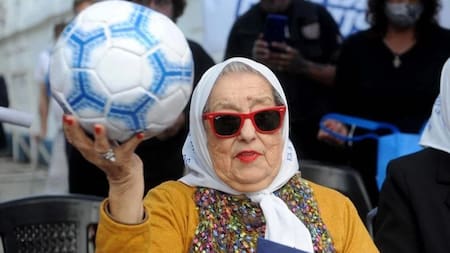 Muerte de Hebe de Bonafini: el Gobierno negó haber pedido a la AFA que la Selección use brazalete de luto