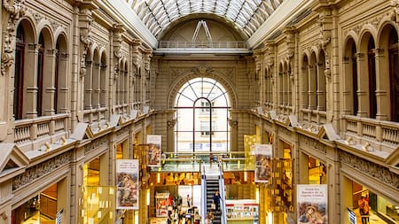 El shopping tiene más de 120 locales comerciales y gastronómicos.