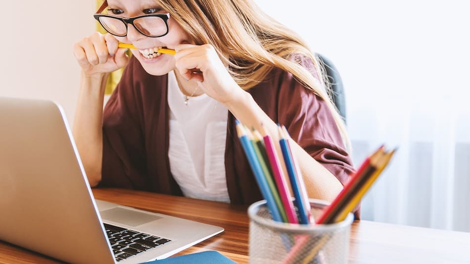 El truco definitivo para eliminar las manchas de Liquid Paper. Foto Unsplash.