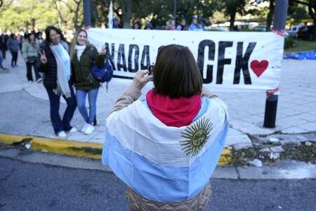 Congregación en Plaza de Mayo en apoyo a Cristina Kirchner. Foto: Daniel Vides / NA