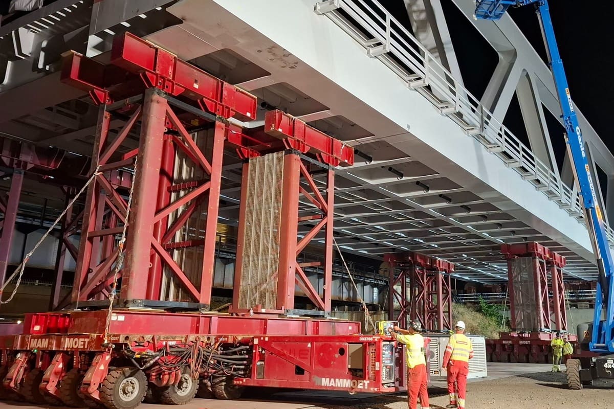Nuevo puente ferroviario Közvágóhíd en Budapest, Rumania.