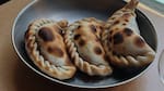 Sabores del norte en Buenos Aires: dónde queda el bodegón de CABA que ofrece empanadas salteñas a buen precio