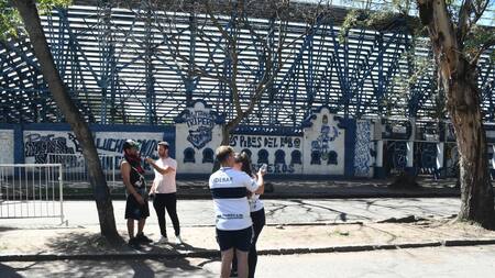 Estadio Gimnasia de La Plata el día después de los incidentes. Foto: Télam