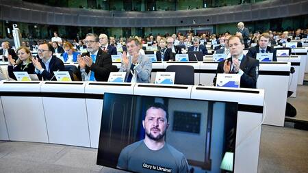 Volodímir Zelenski, mandatario ucraniano, en videoconferencia con la sesión del CdR. Foto: EFE.