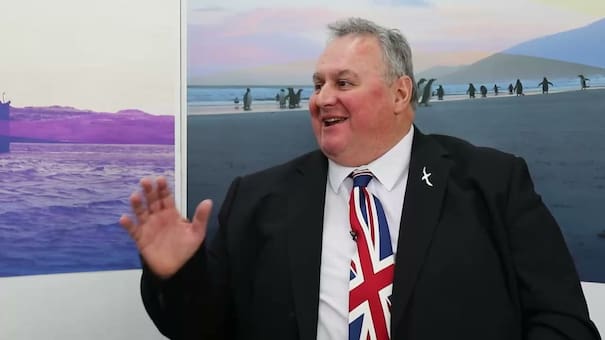 Legislador de las Islas Malvinas dijo que defenderá militarmente la soberanía del Reino Unido en caso de conflicto con Argentina
