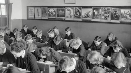 Prohibido el uso del celular en las escuelas italianas. Foto: Unsplash.