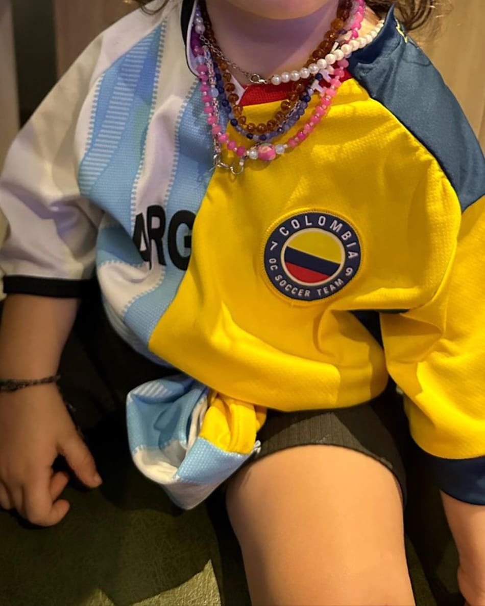 La hija de los cantantes alentó a ambas selecciones. Foto: Instagram/evalunamontaner