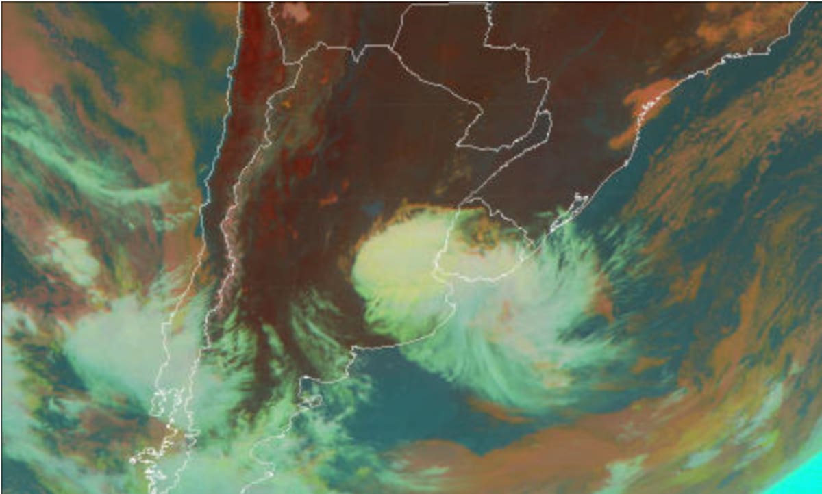 Lluvia y tormenta.