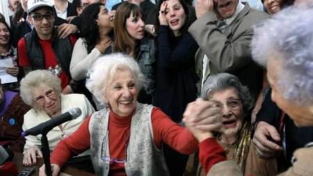 Abuelas de Plaza de Mayo