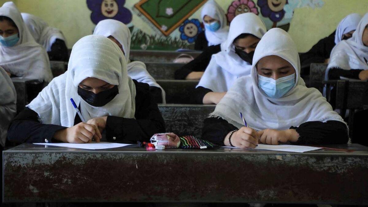 Mujeres afganas en las escuelas secundarias