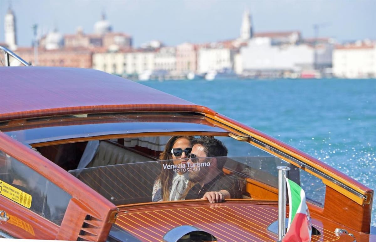 Jennifer López y Ben Affleck llegaron a Venecia, EFE