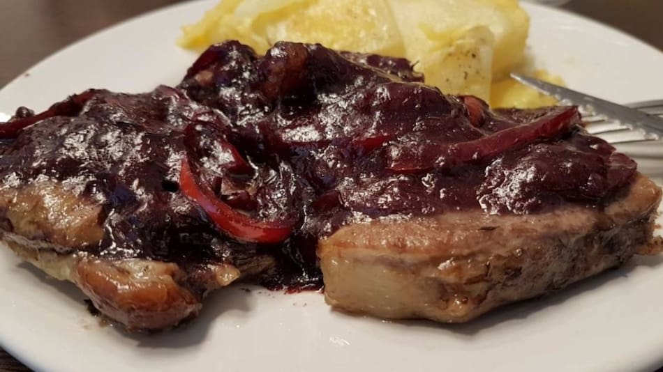 Bondiola al vino tinto