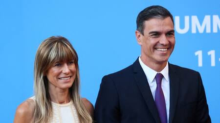 Pedro Sánchez y su esposa, Begoña Gómez. Foto: Reuters
