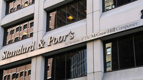 Efecto crisis cambiaria: Standard & Poor's colocó en revisión "negativa" la nota de la deuda argentina