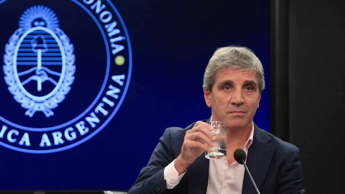 Conferencia de prensa de Luis Caputo. Foto: NA