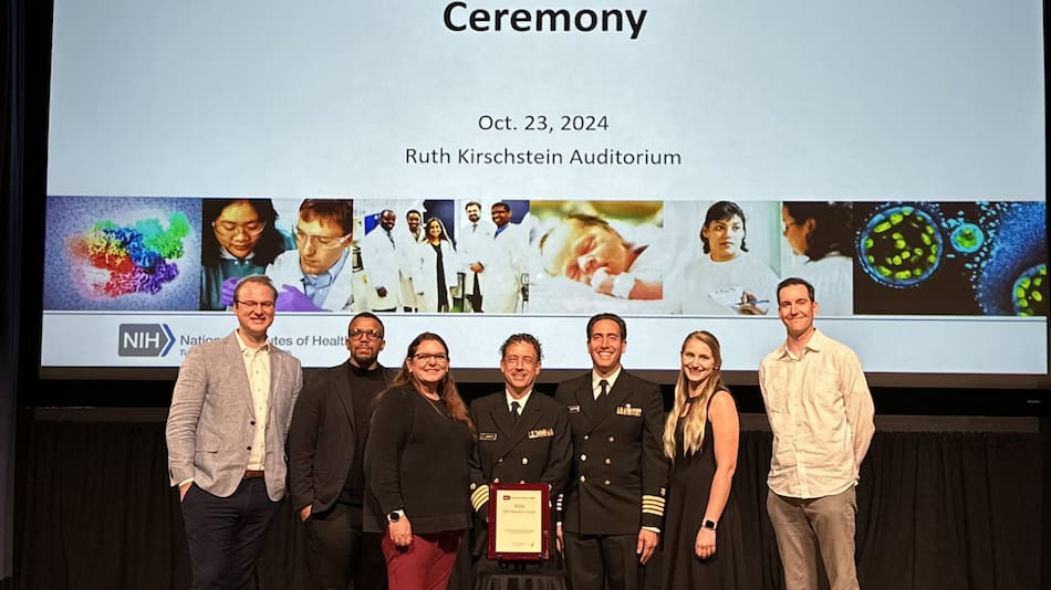 El estudio reveló que la presencia de SARS-CoV-2 no solo se limita a los pulmones, sino que puede diseminarse por todo el cuerpo. Foto: X / @dr_mjramos.