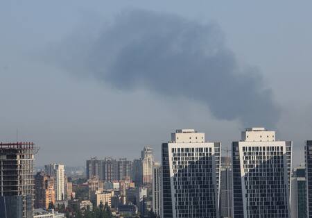 Ataque con misiles rusos en Kyiv. Foto: Reuters.