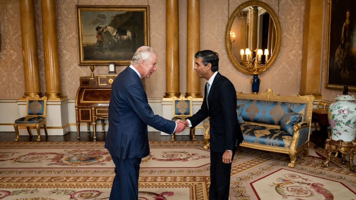 Carlos III le encargó a Rishi Sunak que forme Gobierno_Reuters