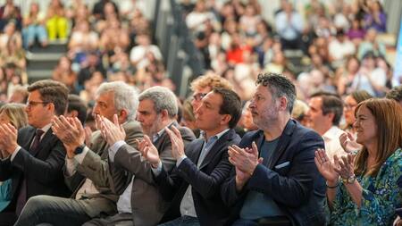 Gustavo Menéndez junto a rectores y vice Rectores en San Martín