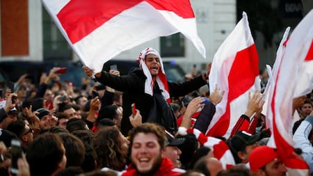 Histórico banderazo de River en España por la Superfinal, Reuters