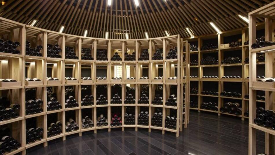 Bodega del restaurante español Atrio
