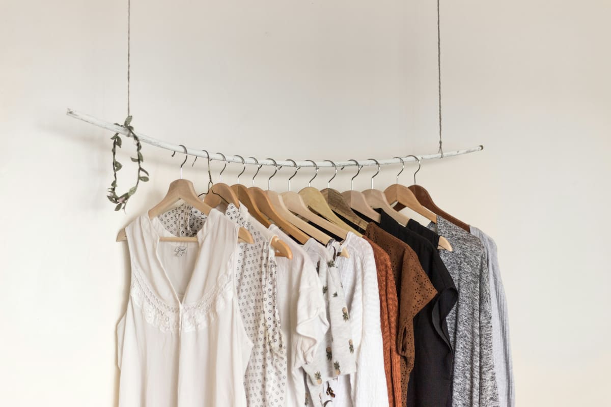 Outlet de ropa en la Ciudad. Foto: Unsplash