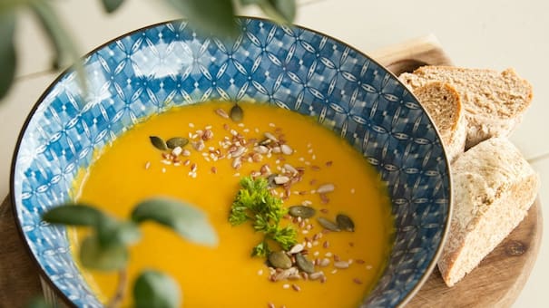 Almuerzo o cena saludable en 15 minutos: cómo preparar una crema de calabaza rica en fibra y vitaminas