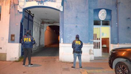Allanaron comisaría en Punta Alta y detuvieron a dos policías por extorsión