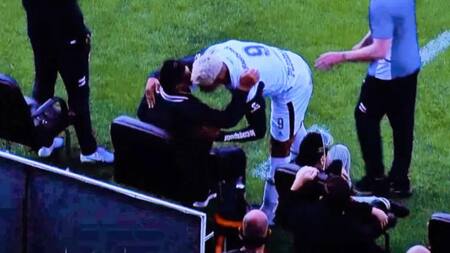 Saludo de Diego Maradona y Nicolás Contín