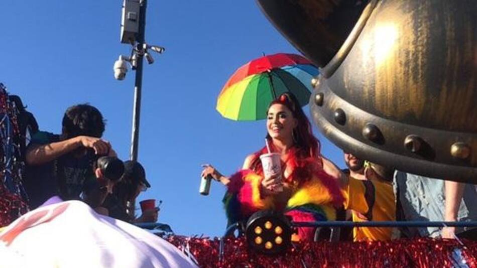 Lali en la marcha del orgullo. Foto: NA.
