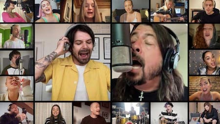 Foo Fighters, Dua Lipa y Colplay deslumbran con "Times Like These", música