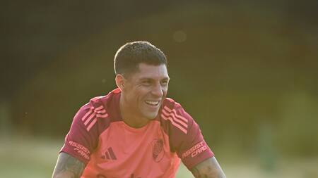 Enzo Pérez en la pretemporada de River. Foto: X @RiverPlate