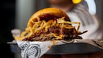Noche de las Hamburgueserías en Villa del Parque y Devoto: qué locales ofrecen 50% de descuento hoy viernes 6 de marzo