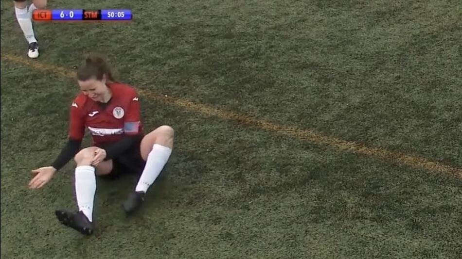 Jugadora se dislocó la rodilla y se la recolocó a golpes para volver a jugar