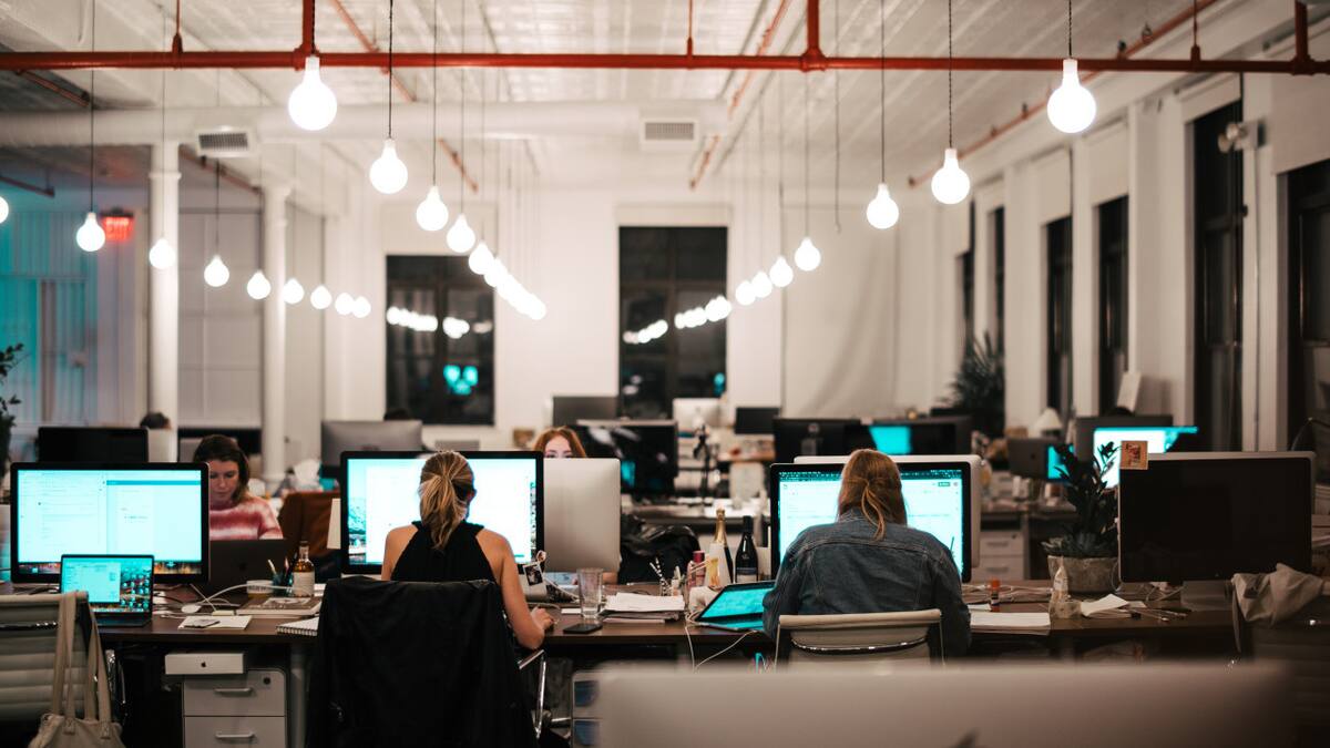 Estrés crónico en trabajadores. Foto: Unsplash.