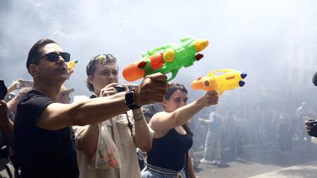 La pistola de agua se convirtió en símbolo del movimiento antiturismo en Barcelona. Foto: Reuters/Bruna Casas