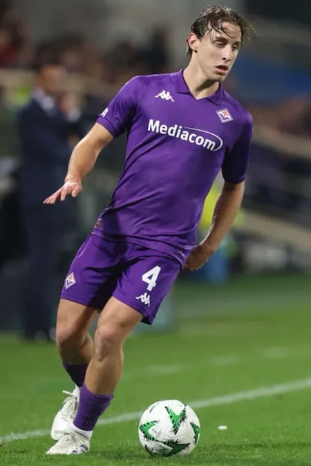 Edoardo Bove jugando para la Fiorentina. Foto: NA.
