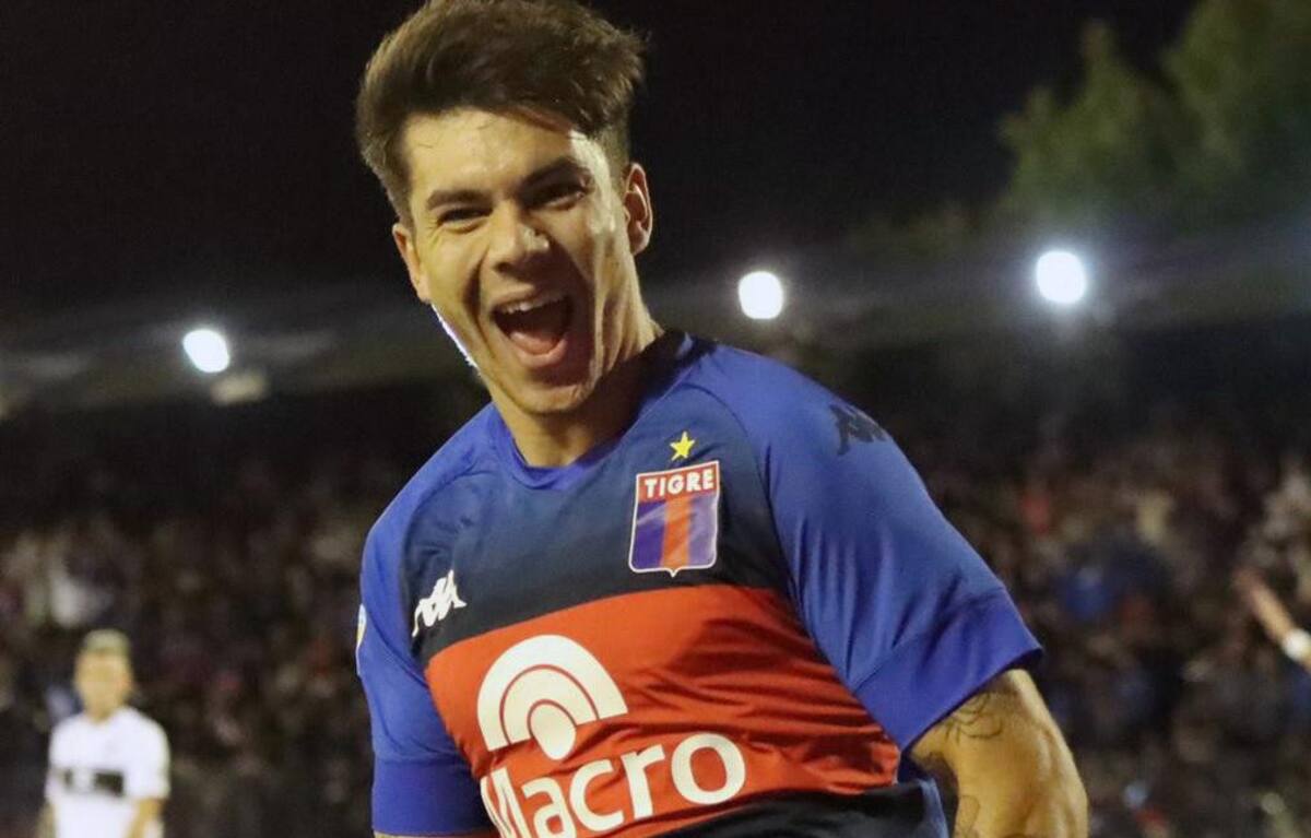 Lucas Blondel festeja su en el partido que están jugando Tigre y Platense por la Copa de la Liga. Foto NA