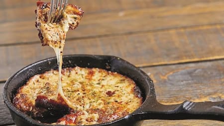 La provoleta argentina entre las comidas más destacadas. Foto NA.