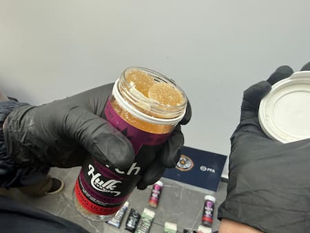 Operativo contra la venta ilegal de productos de vapeo con THC y nicotina.