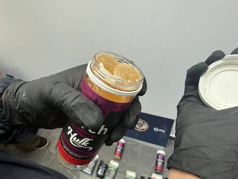 Operativo contra la venta ilegal de productos de vapeo con THC y nicotina.