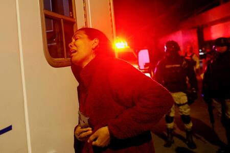 Una mujer desesperada tras el incendio en Ciudad Juárez. Foto: Reuters.