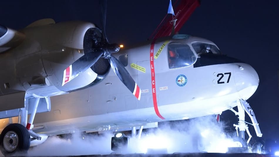 La colocación del avión se realizó el 17 de noviembre, aunque su inauguración se llevó a cabo el sábado