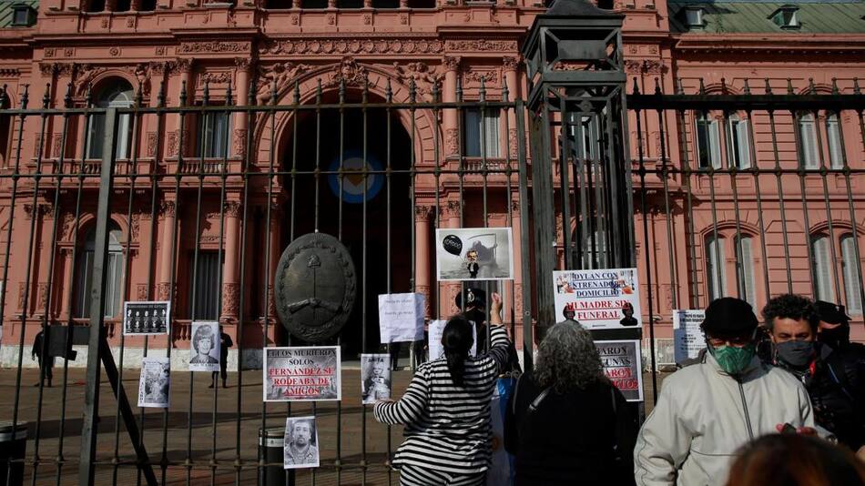 Marcha en memoria de fallecidos por coronavirus y en protesta por gestión del Gobierno de la pandemia, EFE